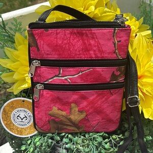 Realtree Camo Crossbody,3 zip compartment,slip back compartment for phone